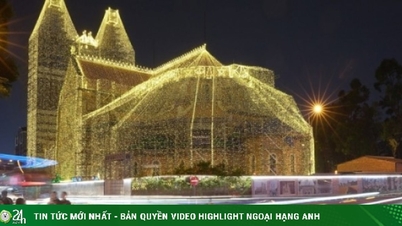 ホーチミン市のノートルダム大聖堂：年末のホリデーシーズンに輝くライト