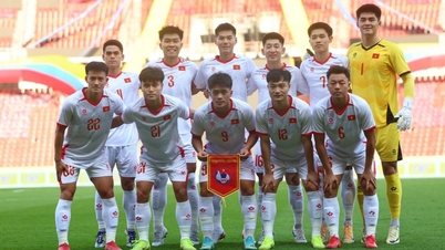 เหตุการณ์ช่วงต้นเกมการแข่งขันระหว่าง U22 เวียดนาม พบกับ U22 ลาว ทั้งสองทีมร้องเพลงชาติโดยไม่เปิดดนตรี