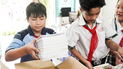 हो ची मिन्ह सिटी में एक छात्र ने मार्शल आर्ट चैंपियनशिप की पुरस्कार राशि का 50% हिस्सा बाढ़ प्रभावित क्षेत्रों के छात्रों को भेजने के लिए पुस्तकें खरीदने में खर्च किया।