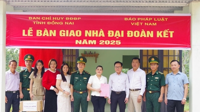Vietnam Law Newspaper presented 2 houses to soldiers of Dong Nai Border Guard.