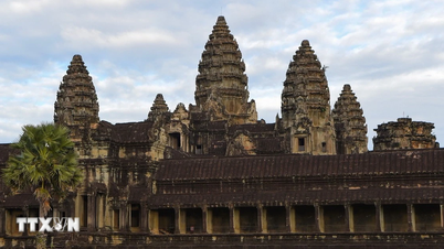 Camboja concede isenção de visto a turistas chineses.