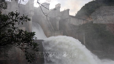 Hue ปรับเพิ่มการไหลของการทำงานเพื่อควบคุมแหล่งกักเก็บพลังงานไฟฟ้าพลังน้ำ Huong Dien