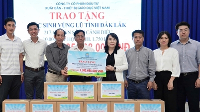 پرانے Phu Yen سیلاب زدہ علاقے میں طلباء کے لیے 217,000 سے زیادہ نصابی کتب