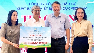 Dos empresas donan casi 300.000 ejemplares de libros de Canh Dieu a estudiantes y apoyan a profesores en zonas afectadas por las inundaciones.