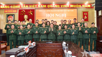 Nguyễn Trong Nghia tábornok a Propaganda Osztályon (Általános Politikai Osztály) dolgozik.