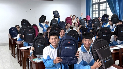 A cidade de Ho Chi Minh apoia estudantes de Dak Lak após tempestade e inundação.