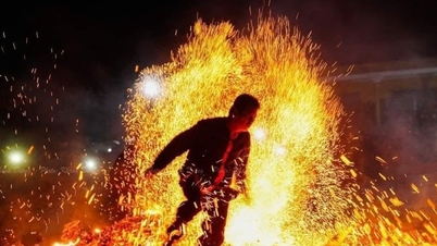 تنظم توين كوانغ أول مهرجان للرقص الناري على مستوى المقاطعة