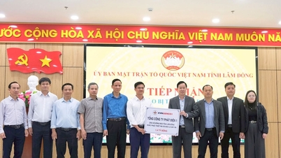 EVNGENCO1 supports the Central Highlands people to overcome the consequences of floods