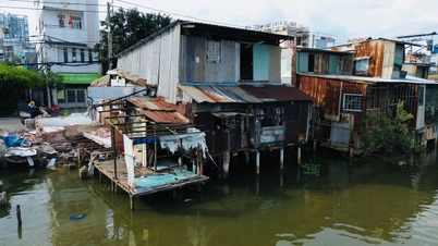 Ho Chi Minh City proposes the Central Government to support 10,000 billion VND to eliminate temporary houses along canals.