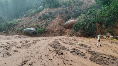 Les pluies ont provoqué des inondations, dues à des coulées de roches et de terre, sur la route menant à la zone touristique de Laguna.