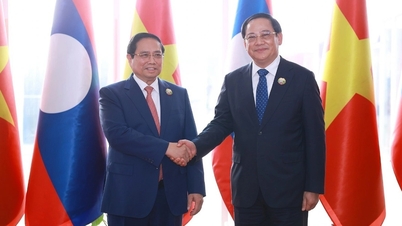 Die Premierminister von Vietnam und Laos führten gemeinsam den Vorsitz der Investitionsförderungskonferenz.