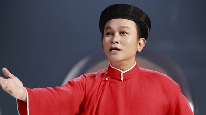 이 남성 아티스트는 49세의 나이에 인민예술가라는 칭호를 받았고, 이를 청소년 음악으로 표현하며 깊은 인상을 남겼습니다.