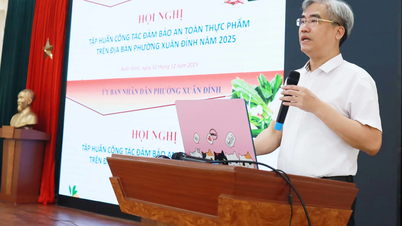 El distrito de Xuan Dinh imparte capacitación sobre seguridad alimentaria en los comedores escolares.