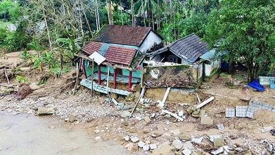 Невизначеність: зсуви руйнують будівлі та будинки вздовж річок та узбережжя міста Хюе.
