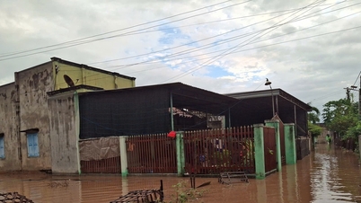 ລຸງ​ເຊີນ​ໃຫ້​ນັກ​ຮຽນ​ຢູ່​ບ້ານ​ຈາກ​ໂຮງ​ຮຽນ, ເລັ່ງ​ຍົກ​ຍ້າຍ​ປະ​ຊາ​ຊົນ​ຢ່າງ​ຮີບ​ດ່ວນ​ຍ້ອນ​ນ້ຳ​ຖ້ວມ​ເພີ່ມ​ຂຶ້ນ