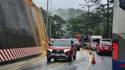 Normaler Verkehr auf dem Prenn Pass, Sacom