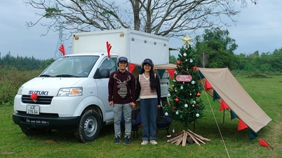 គូស្នេហ៍ 9X ប្រែក្លាយឡានចាស់ទៅជាផ្ទះចល័ត ដើម្បីធ្វើដំណើរឆ្លងប្រទេស