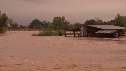 ស្ថានភាព​ទឹកជំនន់​បន្ទាន់ ប្រធាន​ឃុំ​ឲ្យ​សិស្សានុសិស្ស​ទាំងអស់​នៅផ្ទះ​មិន​ឈប់​រៀន​