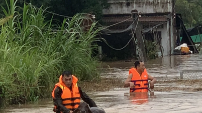 Lam Dong: Översvämningar översvämmar hundratals hus, riksväg 1A blockerad