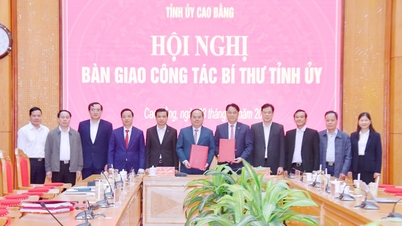 การประชุมเรื่องการส่งมอบงานของเลขาธิการพรรคประจำจังหวัด