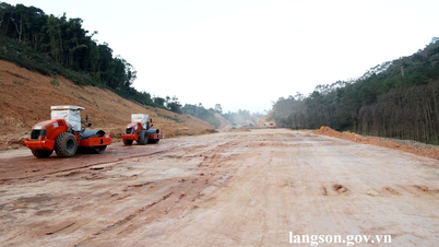 El camarada Dinh Huu Hoc, vicepresidente permanente del Comité Popular Provincial, inspeccionó la implementación del proyecto de la autopista fronteriza Huu Nghi - Chi Lang.