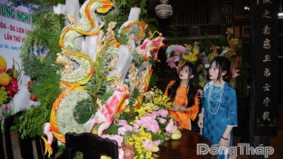 Множество прекрасных декоративных работ на культурно-туристическом фестивале древней деревни Донг Хоа Хиеп
