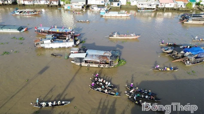 Inauguração do Mercado Flutuante de Cai Be