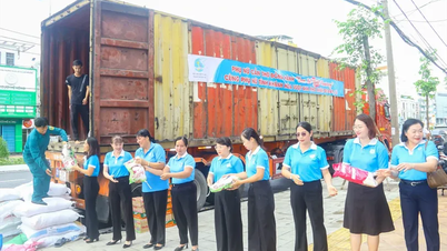 Nous avons reçu du riz, des fournitures médicales et des produits de première nécessité d'une valeur de près de 1,5 milliard de VND pour soutenir les populations des zones sinistrées par les inondations.