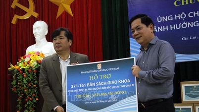 บริจาคหนังสือเรียนมากกว่า 271,000 เล่มให้กับโรงเรียนที่เสียหายจากพายุและน้ำท่วมในจาลาย