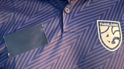 ຄວາມຈິງຄະນະຈັດຕັ້ງສະໜາມກິລາ ລາດຊະວົງ ນຳໃຊ້ເທບສີດຳປົກໂລໂກ້ຂອງແຟນບານວ່າ: ອີກເທື່ອໜຶ່ງຍ້ອນການສື່ສານຜິດບໍ?