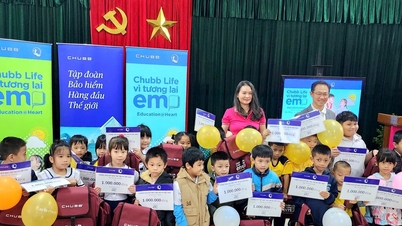 Вручення 100 подарунків учням з малозабезпечених сімей в районі Сон Тра