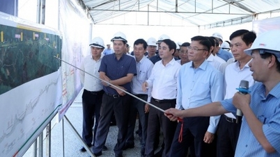 Mempercepat kemajuan pada 4 proyek komponen Jalan Tol Utara-Selatan.