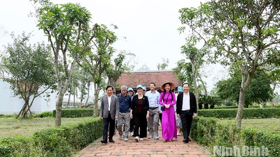 Asosiasi Pariwisata Provinsi Ninh Binh melakukan survei produk pariwisata di Provinsi Ha Tinh