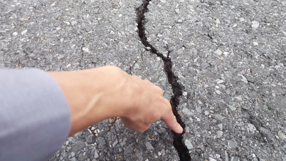 Quang Tri: Na krajowej drodze nr 1 przez przełęcz Deo Ngang widać niezwykłe pęknięcia.