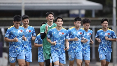 Η ομάδα U.23 του Βιετνάμ «στεγνώνει ρύζι» στον δυνατό ήλιο, ο προπονητής Κιμ είναι σε πολύ σταθερή διάθεση: Θα νικήσουμε τη Μαλαισία, δεν υπάρχει επιστροφή