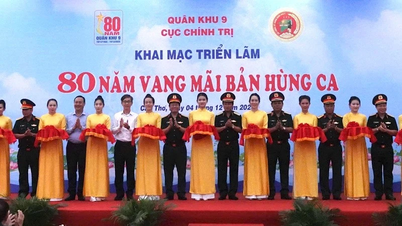 افتتاح المعرض المواضيعي "80 عامًا من الأغنية البطولية"