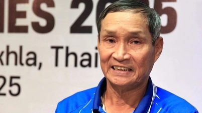 Coach Mai Duc Chung evalueert de tegenstanders in de 'groep des doods' van het Vietnamese vrouwenteam