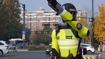 Tiongkok meluncurkan robot polisi lalu lintas Little Tiger