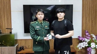 तिएन सा पोर्ट बॉर्डर गार्ड स्टेशन ने कोरियाई चालक दल के सदस्यों को खोई हुई संपत्ति लौटाई