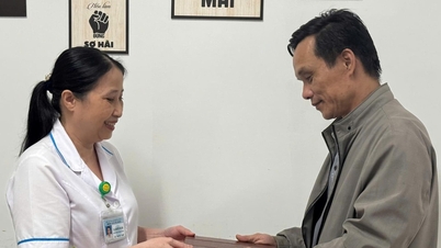 L'hôpital de Da Nang restitue les objets trouvés aux patients