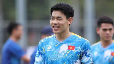 Hai sắc thái đối lập ở U.23 Việt Nam, thủ môn 1,91 m phô diễn kỹ năng đẳng cấp