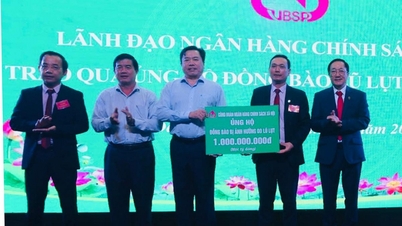 ベトナム社会政策銀行、ダクラク省の自然災害被害克服支援に10億ドンを寄付