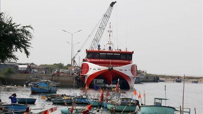 Temporarily suspending passenger transport route from Phan Thiet to Phu Quy special economic zone