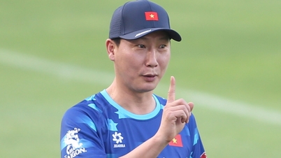 المدرب كيم سانغ سيك "أمر" فيتنام تحت 22 عامًا بالفوز على ماليزيا