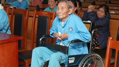 退役軍人、病院で『レッド・レイン』を観て涙を流す