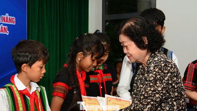 Mehr als 1 Milliarde VND zur Unterstützung benachteiligter Schüler in der Zentralregion