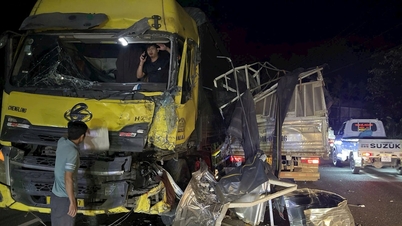 រថយន្ត​ដឹក​ទំនិញ​២​គ្រឿង​បុក​គ្នា​បណ្តាល​ឱ្យ​កកស្ទះ​ក្នុង​មូលដ្ឋាន​នៅ​ច្រក​ Chuoi