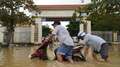 Vietnam Tengah: Bot-bot dihanyutkan, rumah-rumah ditenggelami air akibat hujan lebat dan banjir.