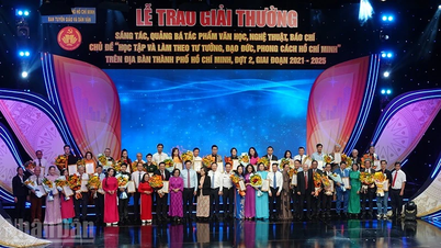 Se otorga el segundo premio por la composición y promoción de obras literarias, artísticas y periodísticas sobre el tema del estudio y seguimiento de la ideología, la moral y el estilo de Ho Chi Minh.