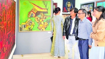 "ນົກຊັ້ນນໍາ" ຂອງສິລະປະເຂດເນີນສູງ Central